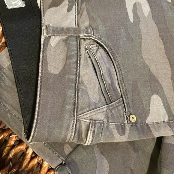 Wit&Wisdom - Picture 3 of 5